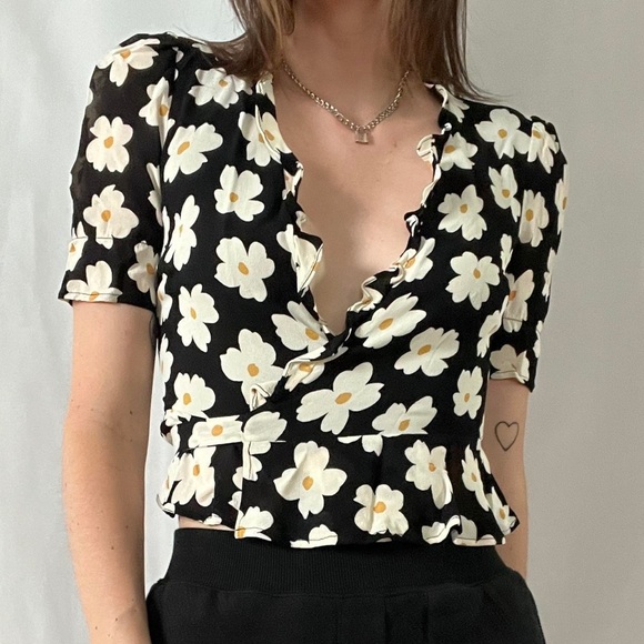 Reformation Caprice Wrap Top in Gemma Daisy - Picture 3 of 7